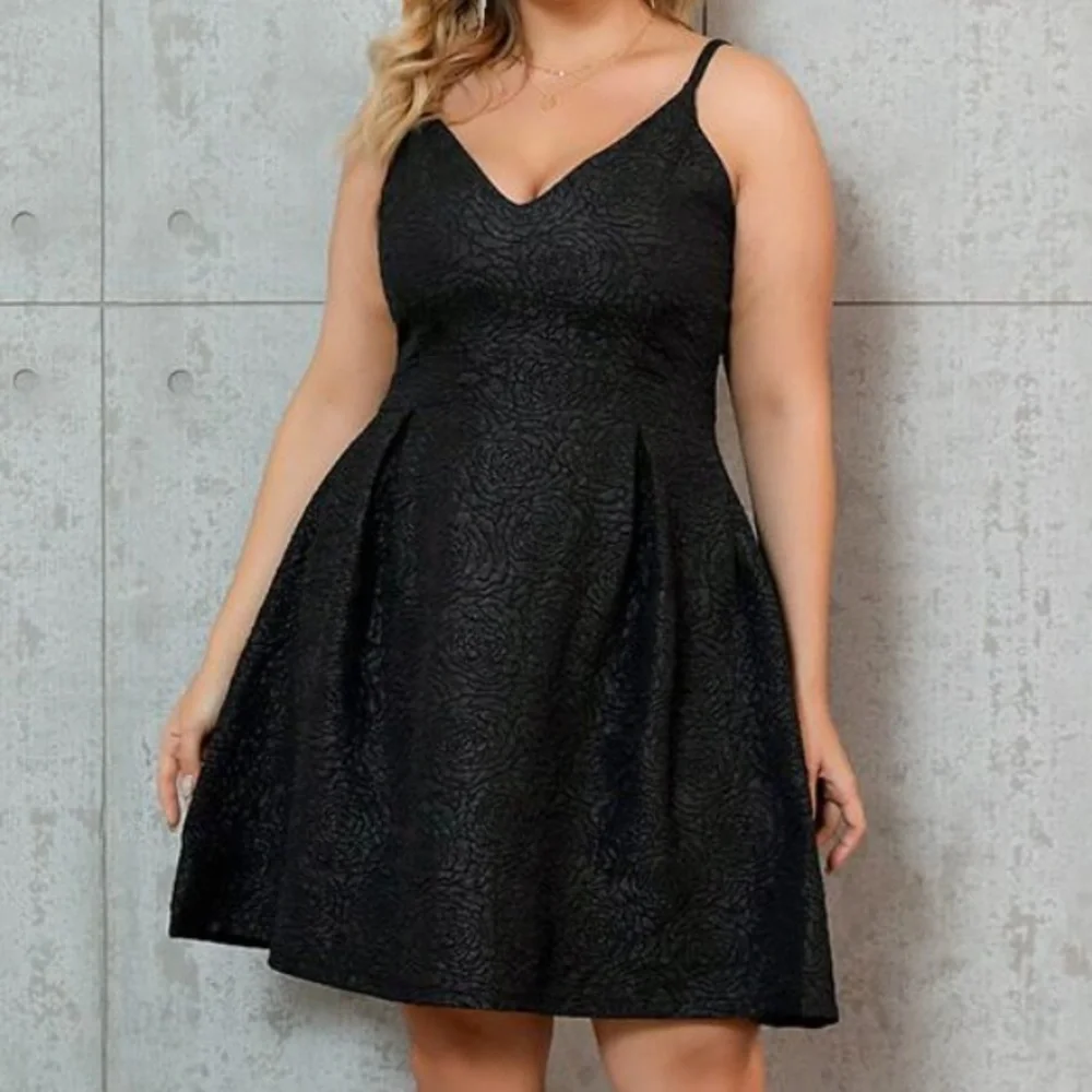 Bloomchic Black A-line Rosette Spaghetti Strap Dress Size 14-16 - Picture 1 of 5